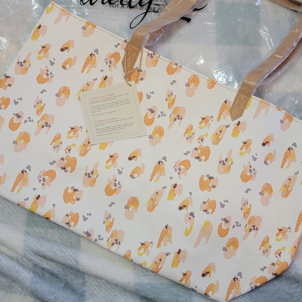 Modern tote